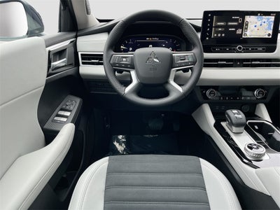 2025 Mitsubishi Outlander SE Tech Package