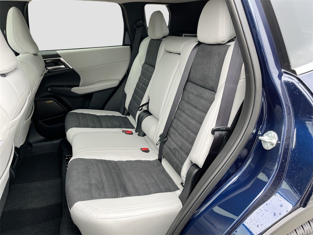 2025 Mitsubishi Outlander SE Tech Package