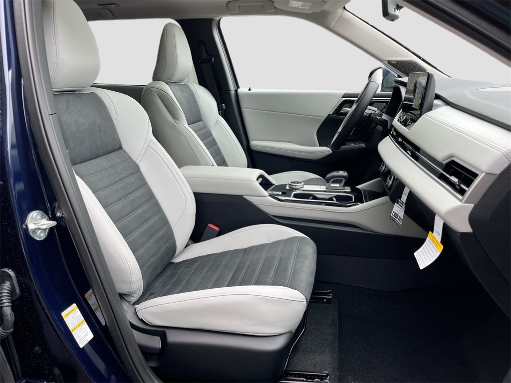 2025 Mitsubishi Outlander SE Tech Package