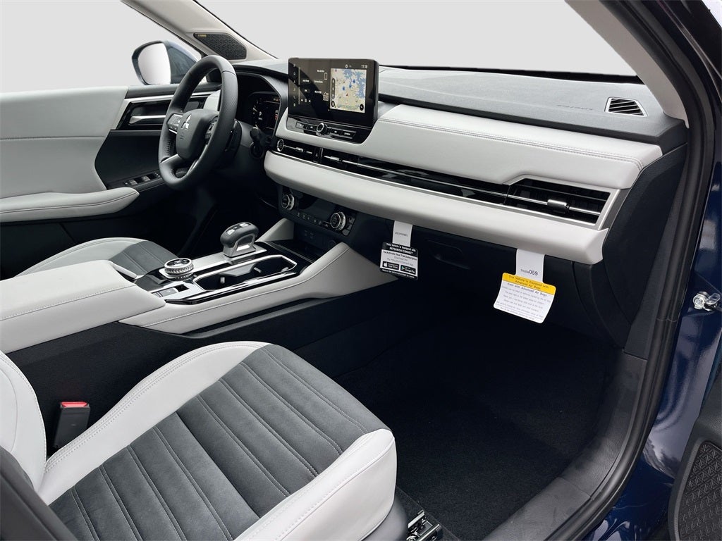 2025 Mitsubishi Outlander SE Tech Package