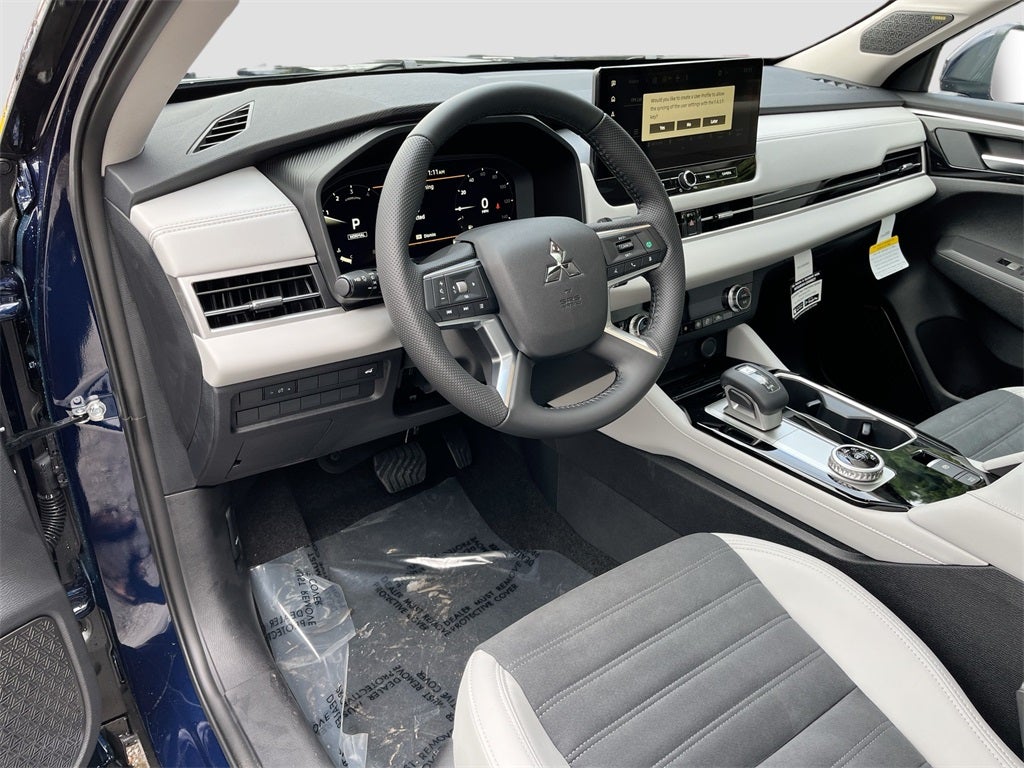 2025 Mitsubishi Outlander SE Tech Package