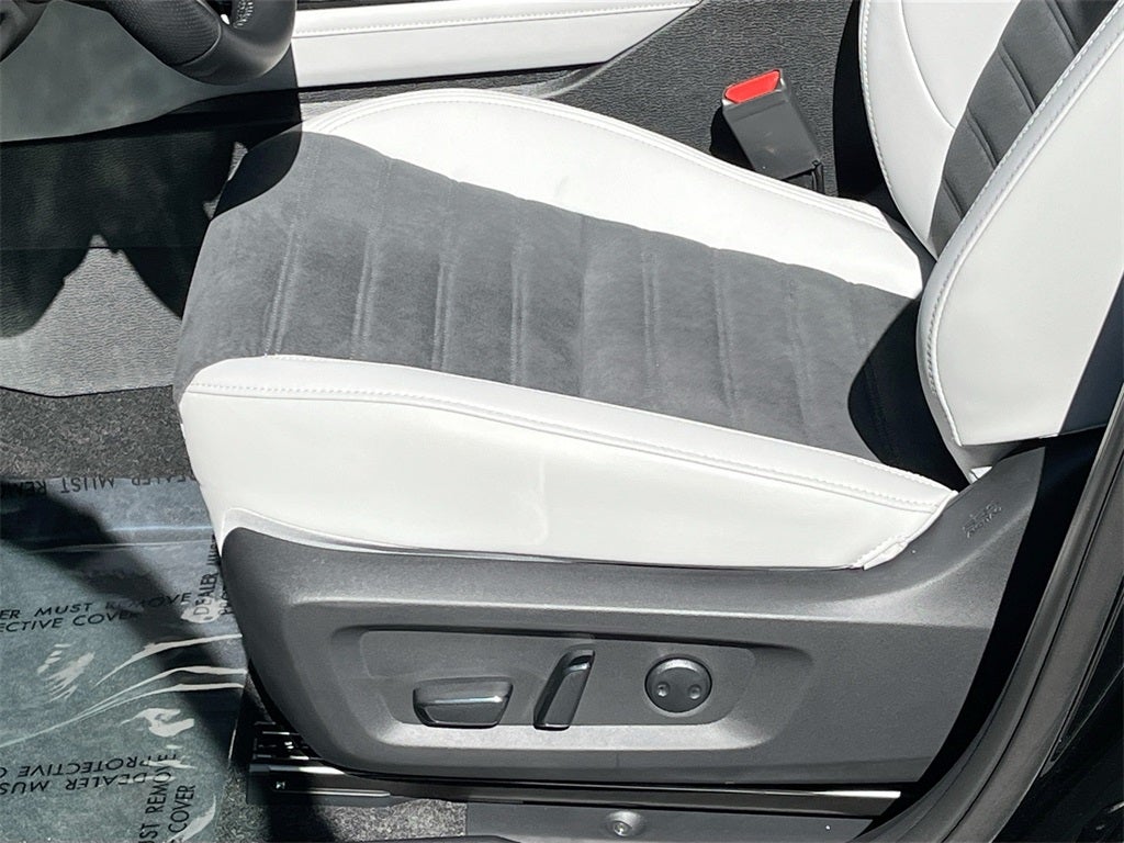 2025 Mitsubishi Outlander SE Tech Package