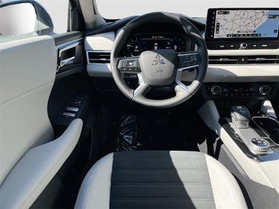 2025 Mitsubishi Outlander SE Tech Package