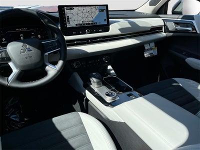 2025 Mitsubishi Outlander SE Tech Package