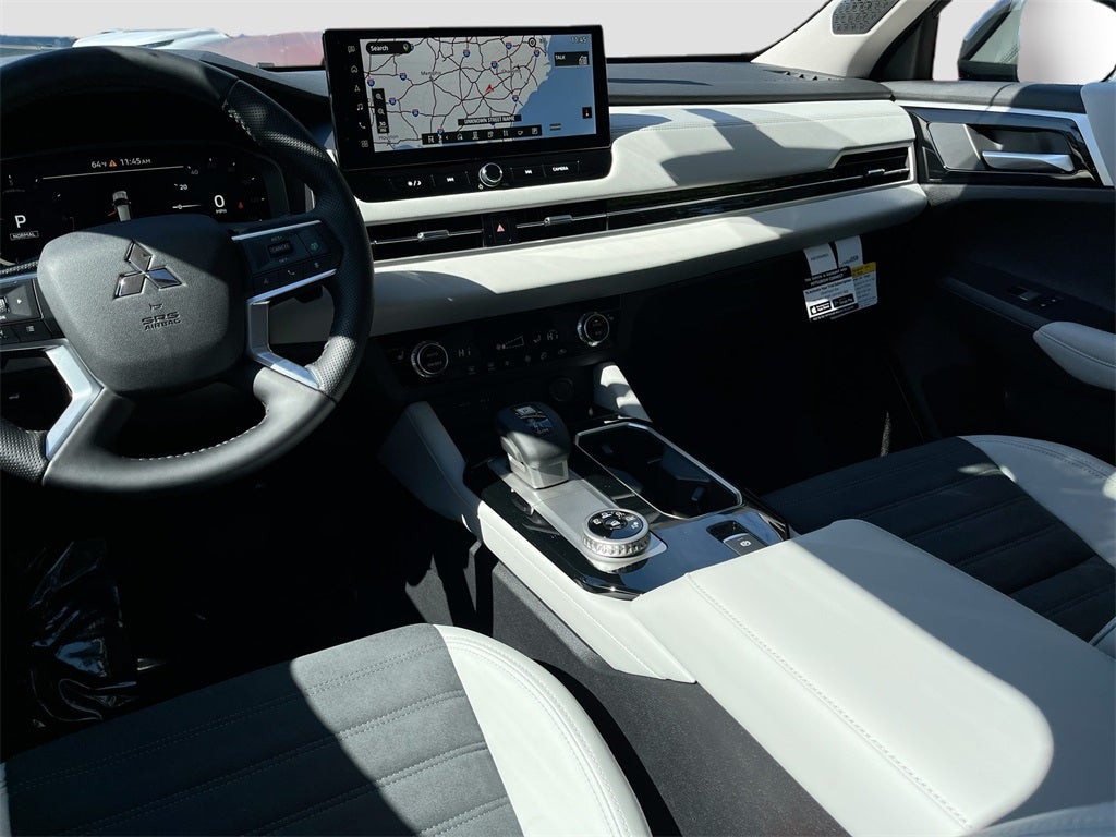 2025 Mitsubishi Outlander SE Tech Package