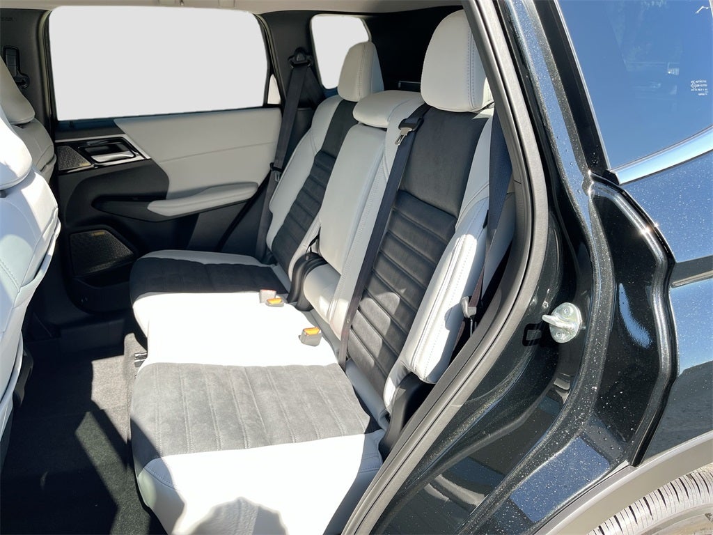 2025 Mitsubishi Outlander SE Tech Package