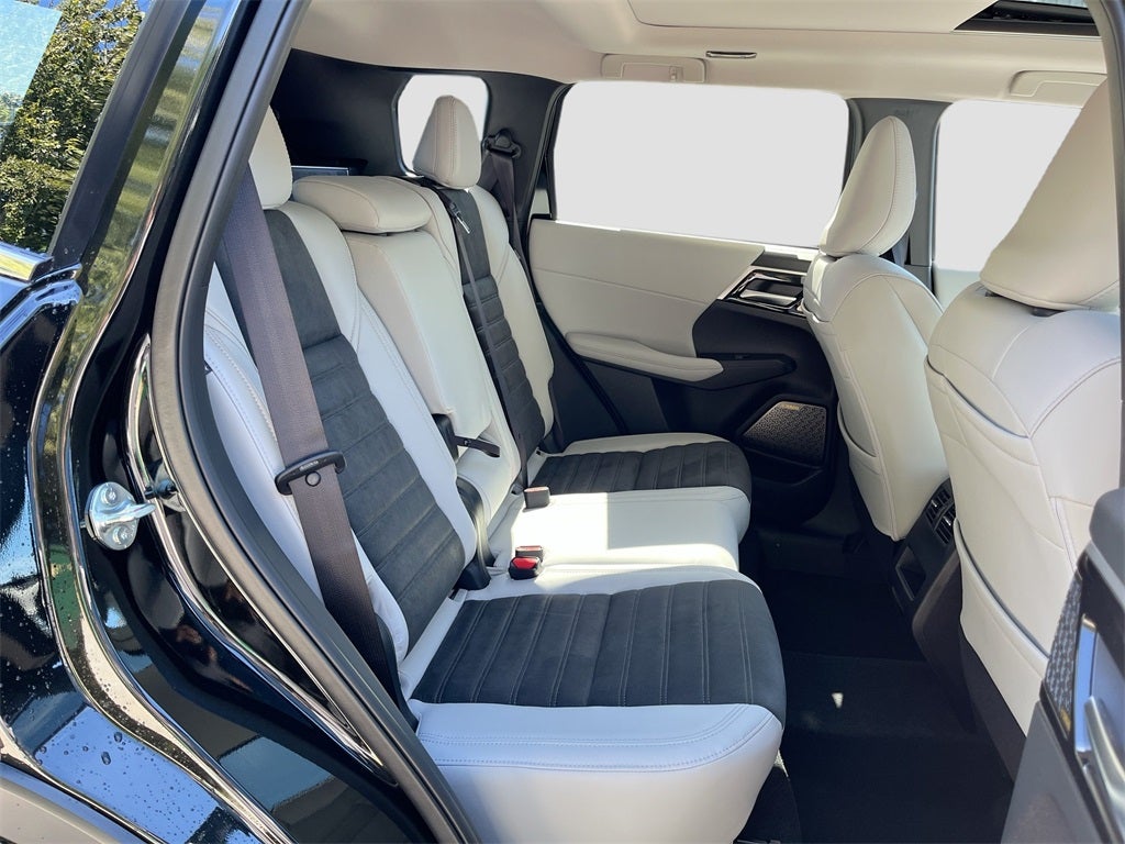 2025 Mitsubishi Outlander SE Tech Package