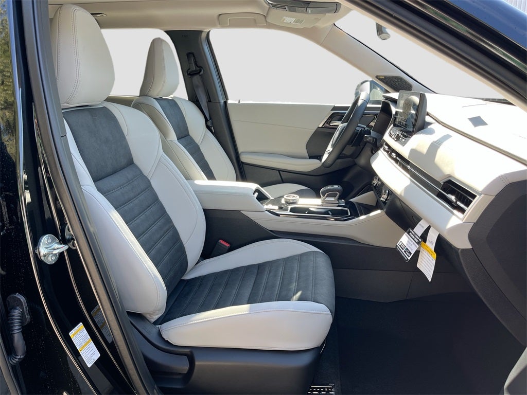 2025 Mitsubishi Outlander SE Tech Package