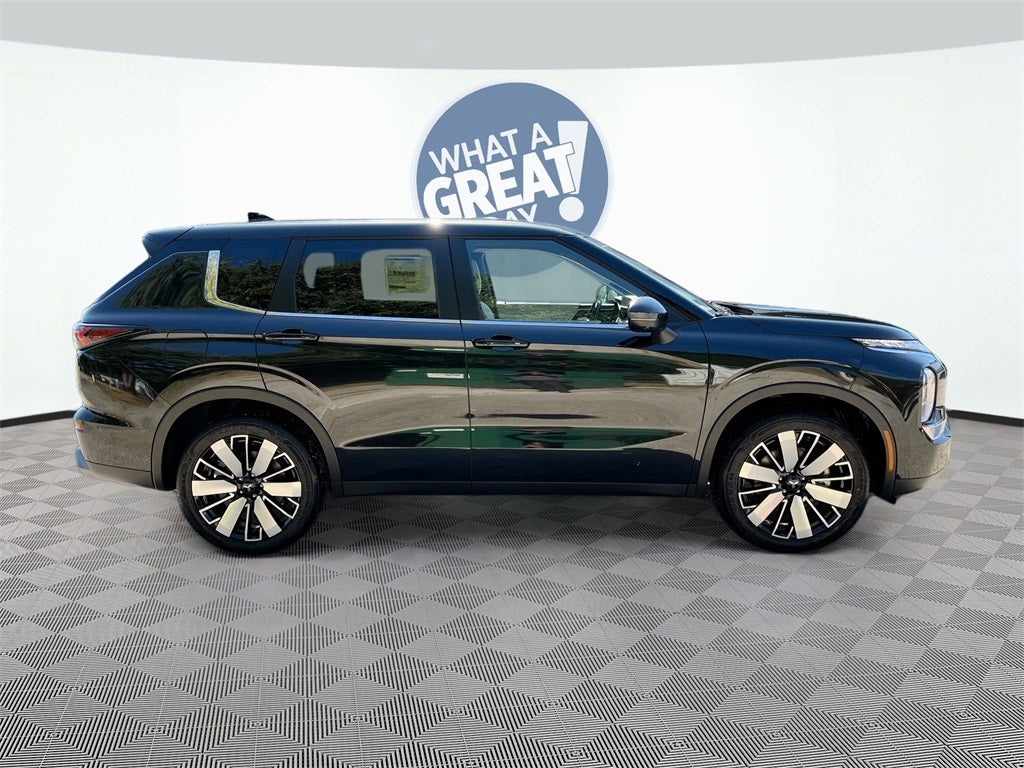 2025 Mitsubishi Outlander SE Tech Package