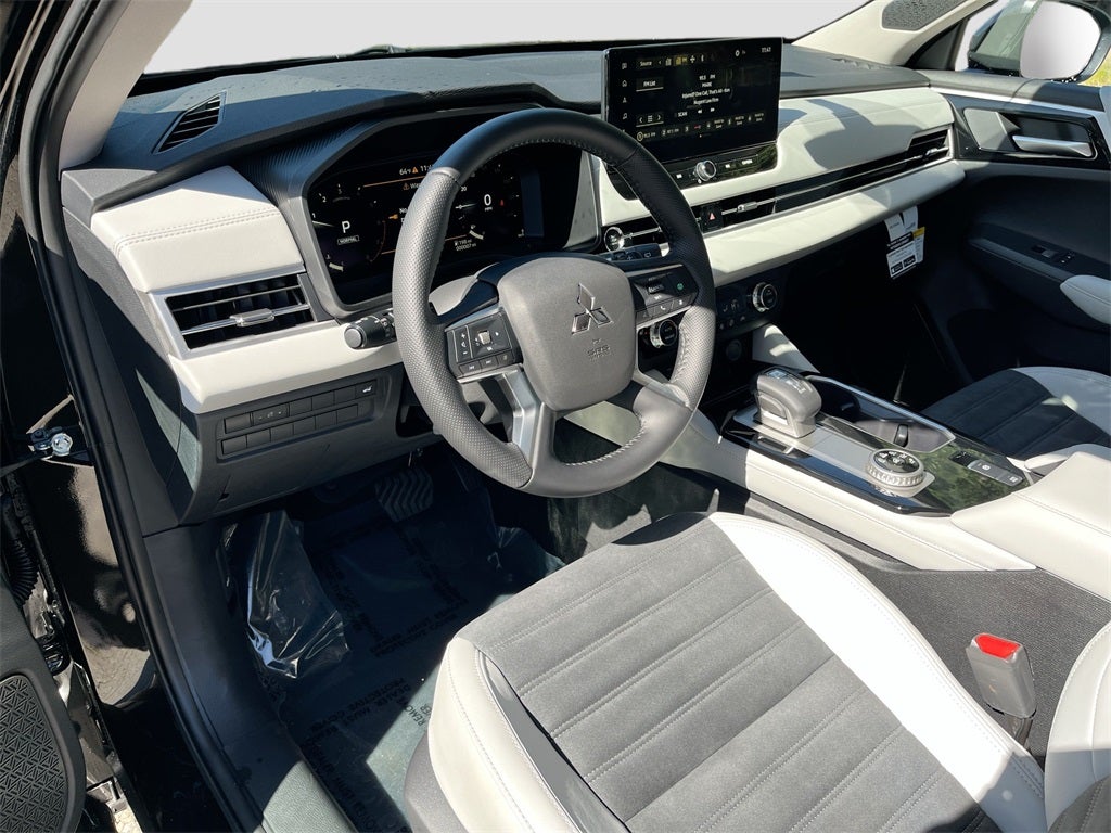2025 Mitsubishi Outlander SE Tech Package