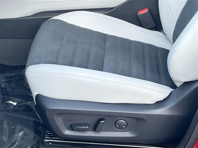 2025 Mitsubishi Outlander SE Tech Package