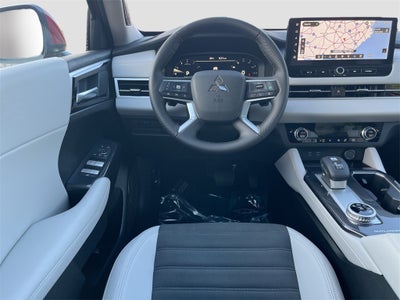 2025 Mitsubishi Outlander SE Tech Package