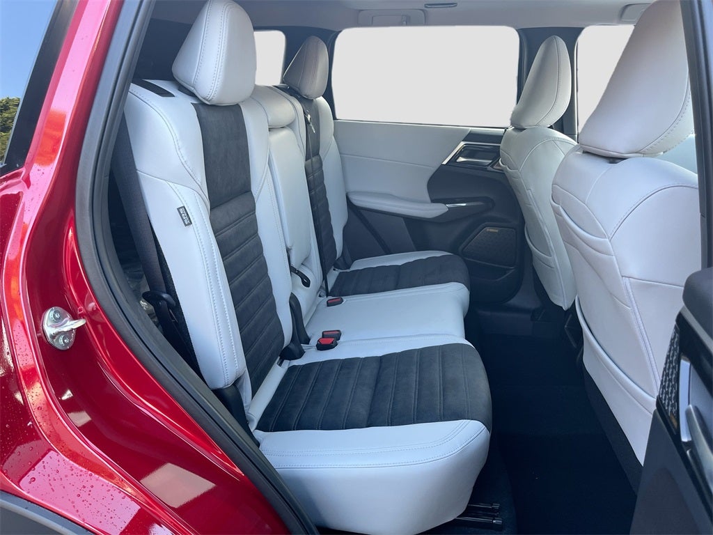 2025 Mitsubishi Outlander SE Tech Package