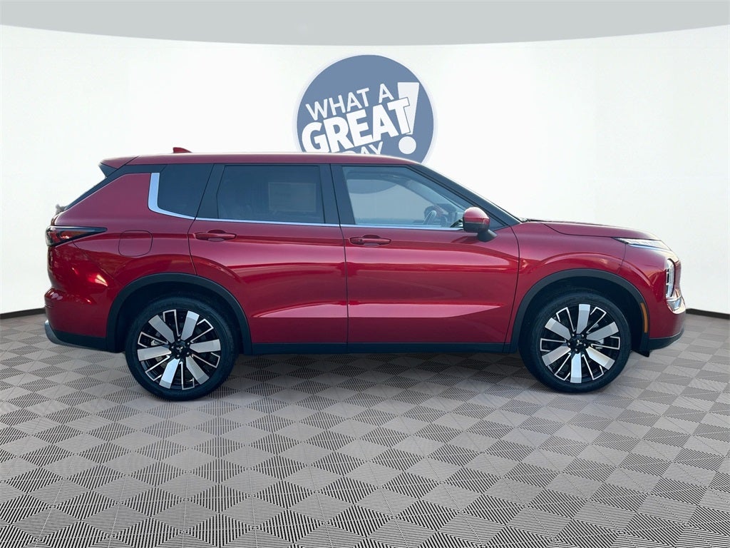 2025 Mitsubishi Outlander SE Tech Package