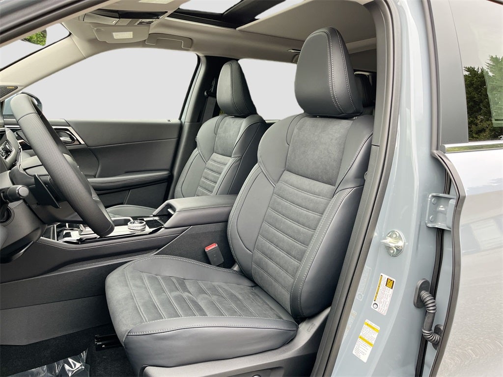 2025 Mitsubishi Outlander SE Tech Package