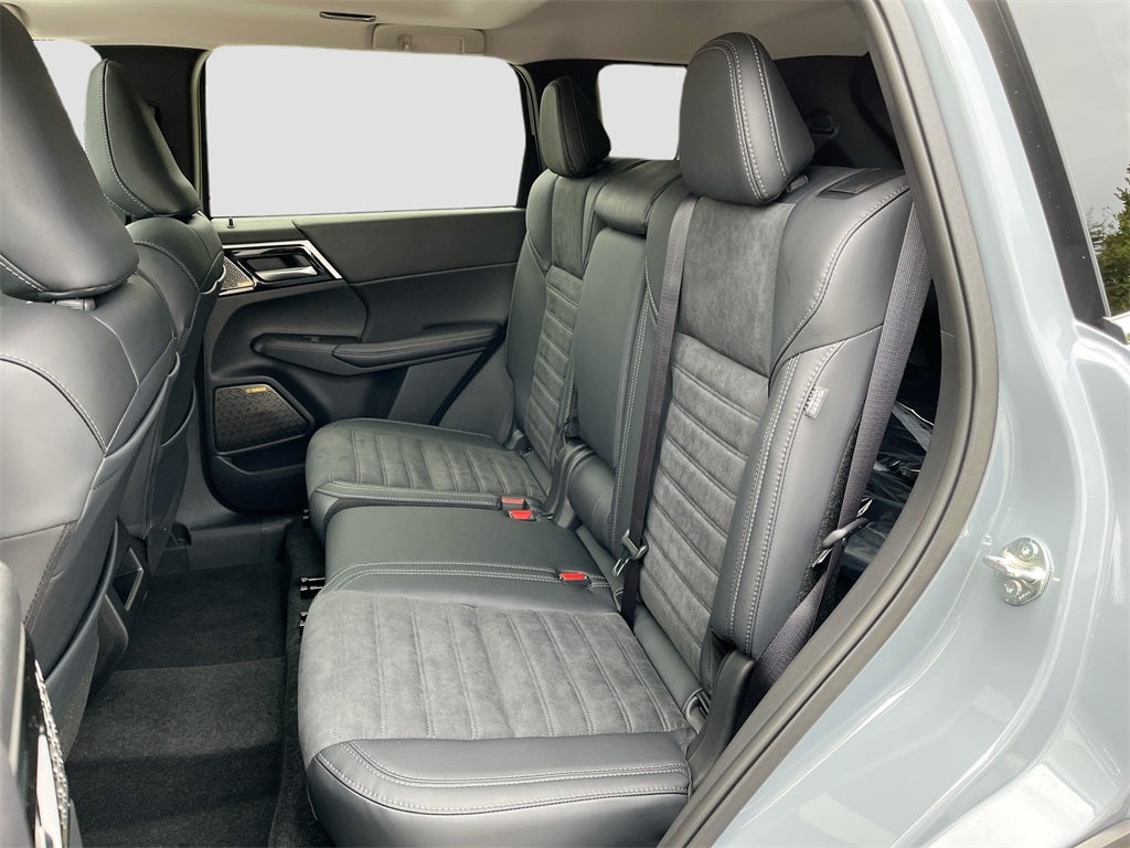 2025 Mitsubishi Outlander SE Tech Package
