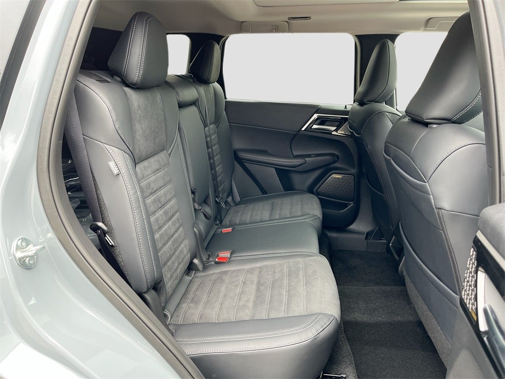 2025 Mitsubishi Outlander SE Tech Package