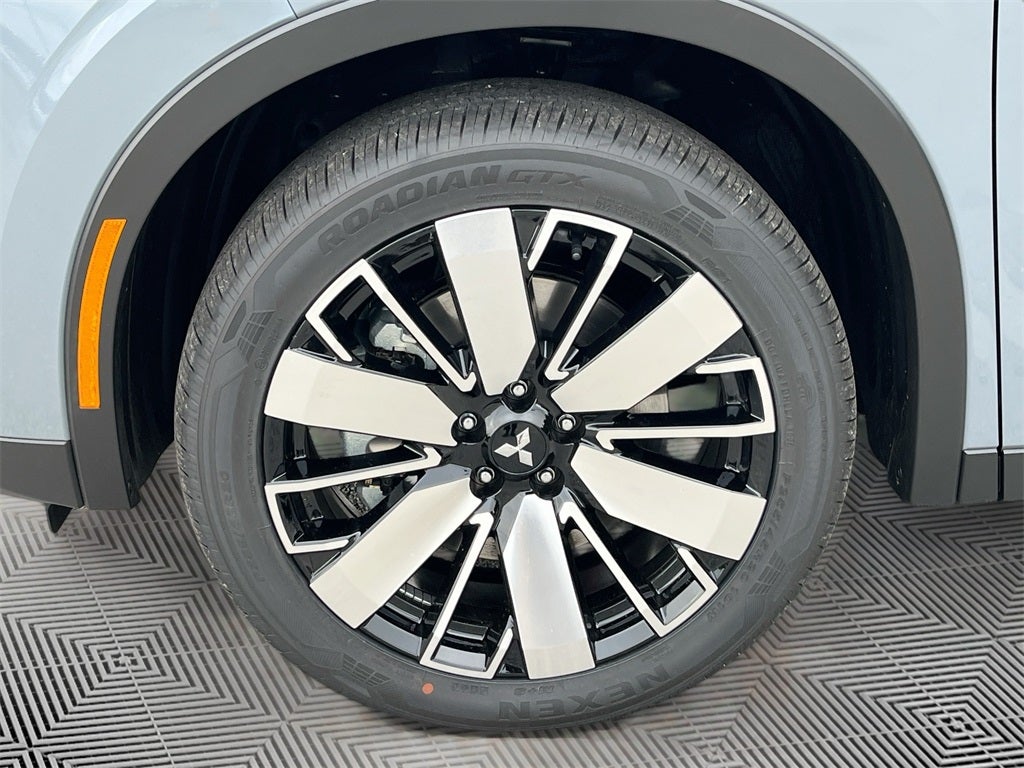 2025 Mitsubishi Outlander SE Tech Package