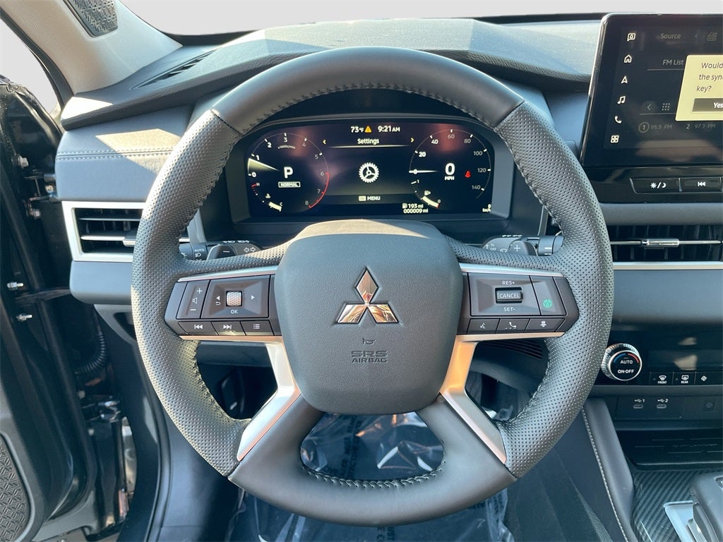 2025 Mitsubishi Outlander SE Tech Package
