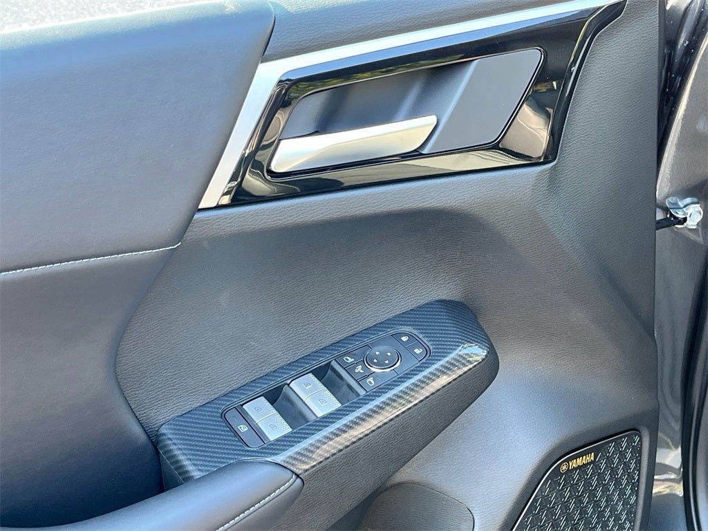 2025 Mitsubishi Outlander SE Tech Package