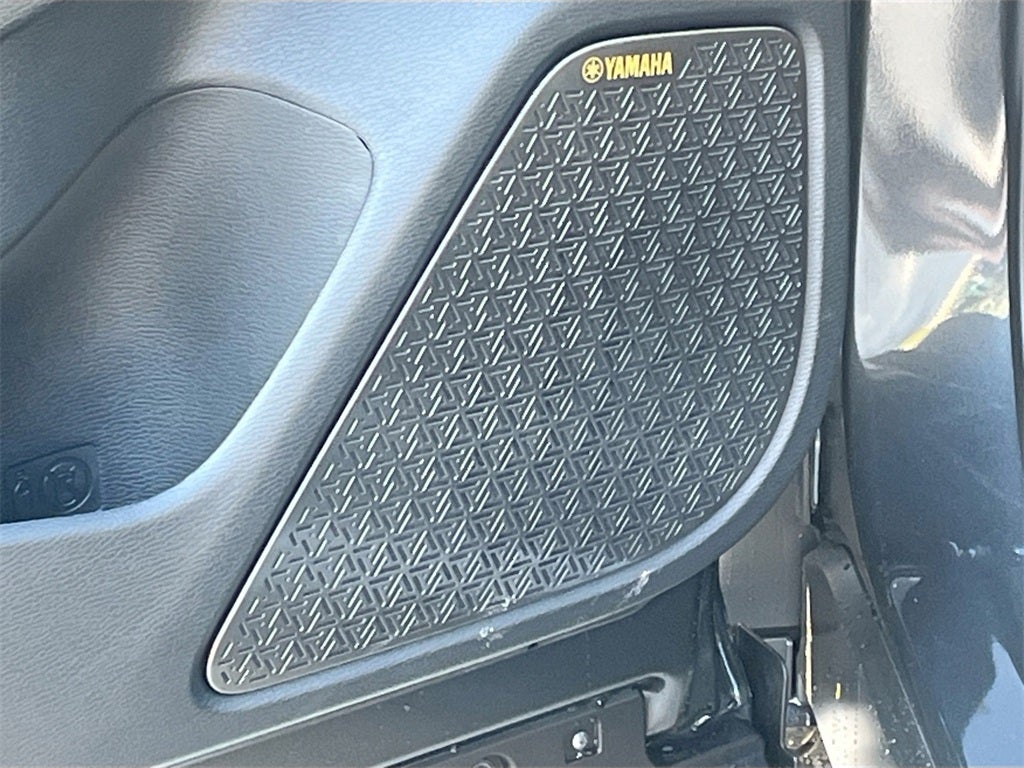 2025 Mitsubishi Outlander SE Tech Package