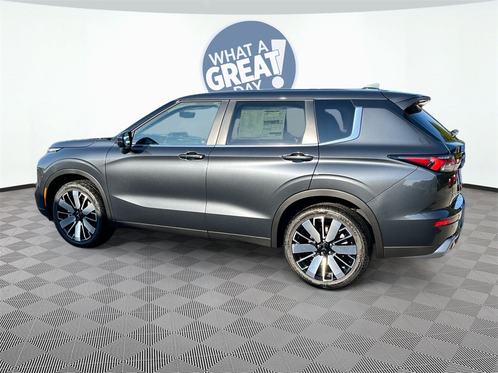 2025 Mitsubishi Outlander SE Tech Package