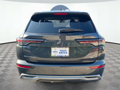 2025 Mitsubishi Outlander SE Tech Package