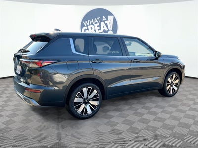 2025 Mitsubishi Outlander SE Tech Package