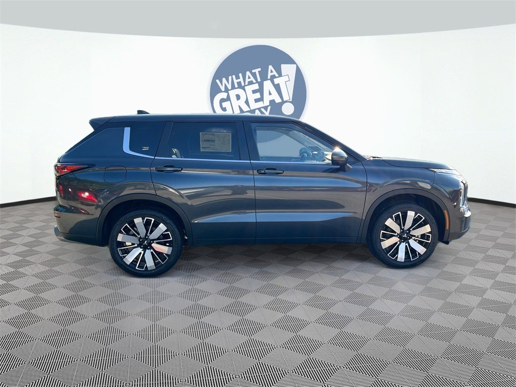 2025 Mitsubishi Outlander SE Tech Package