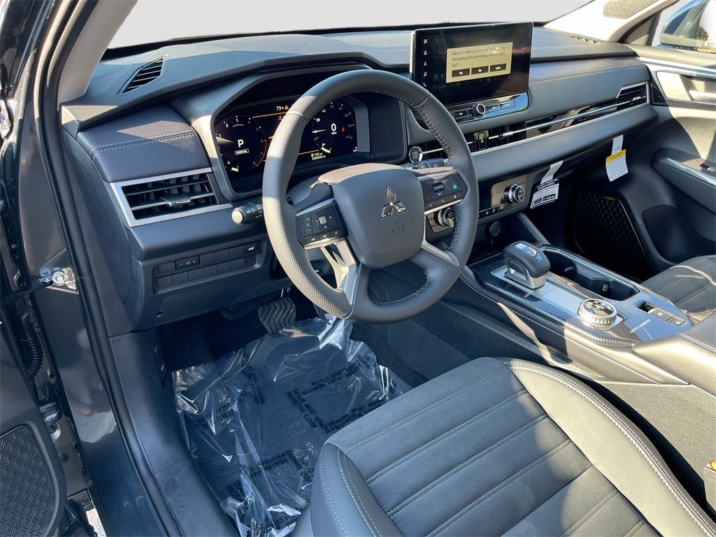 2025 Mitsubishi Outlander SE Tech Package