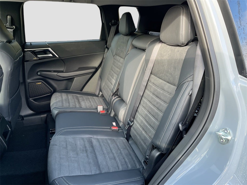 2026 Mitsubishi Outlander SE Tech Package