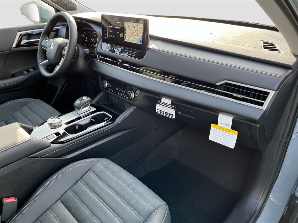 2026 Mitsubishi Outlander SE Tech Package