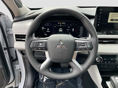 2025 Mitsubishi Outlander SE Tech Package