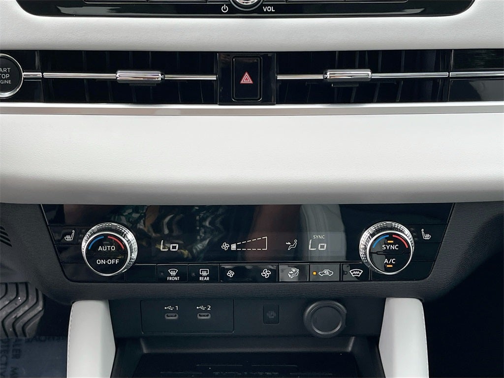 2025 Mitsubishi Outlander SE Tech Package