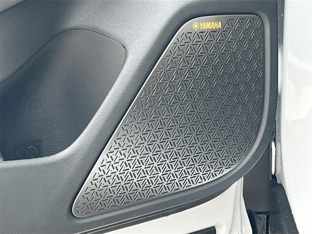 2025 Mitsubishi Outlander SE Tech Package