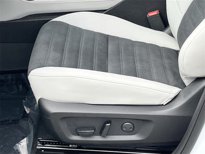 2025 Mitsubishi Outlander SE Tech Package