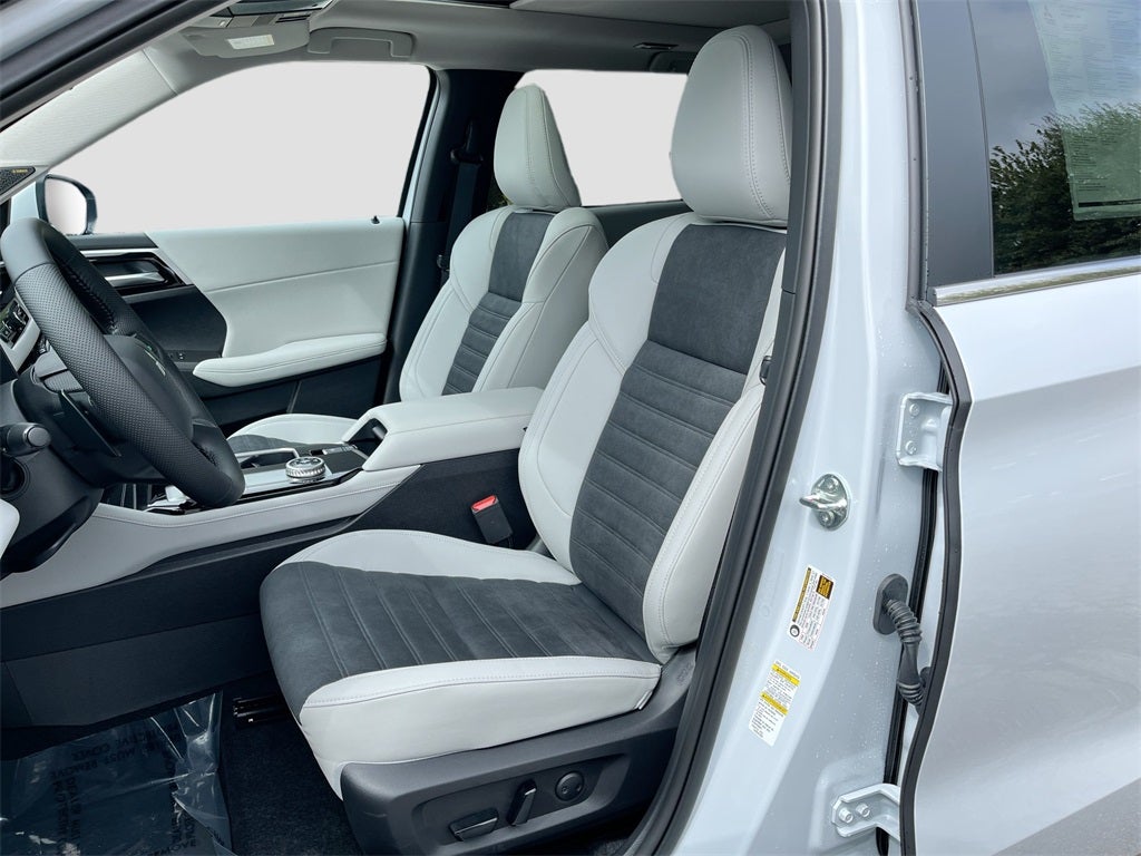 2025 Mitsubishi Outlander SE Tech Package