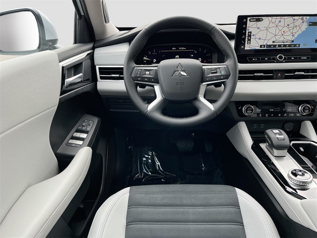 2025 Mitsubishi Outlander SE Tech Package