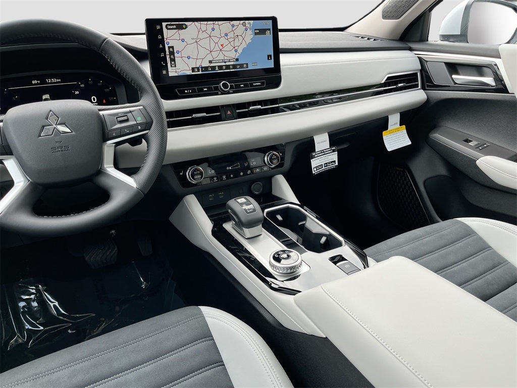 2025 Mitsubishi Outlander SE Tech Package