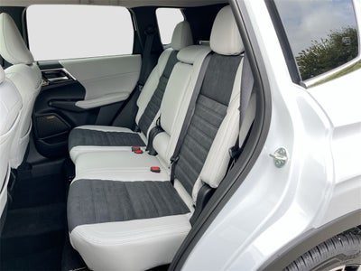 2025 Mitsubishi Outlander SE Tech Package