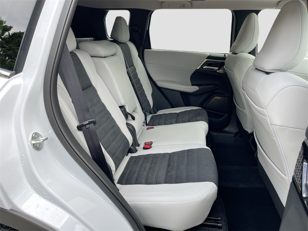 2025 Mitsubishi Outlander SE Tech Package