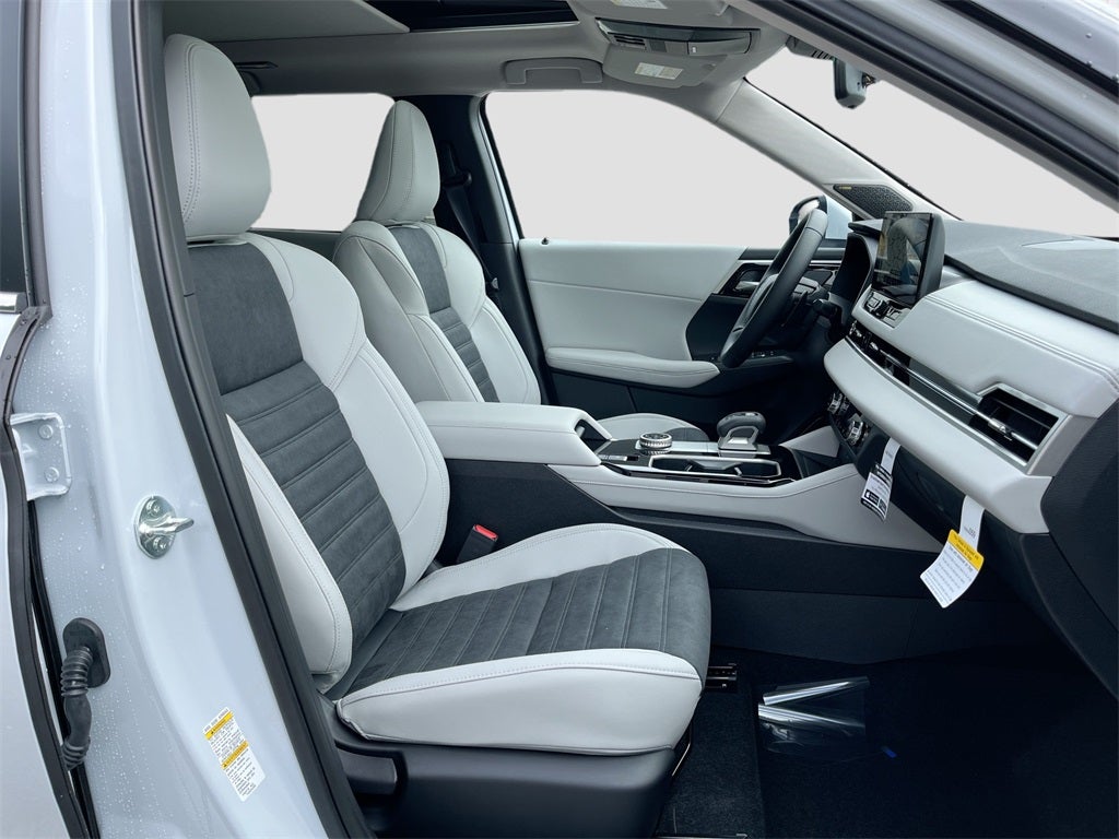 2025 Mitsubishi Outlander SE Tech Package