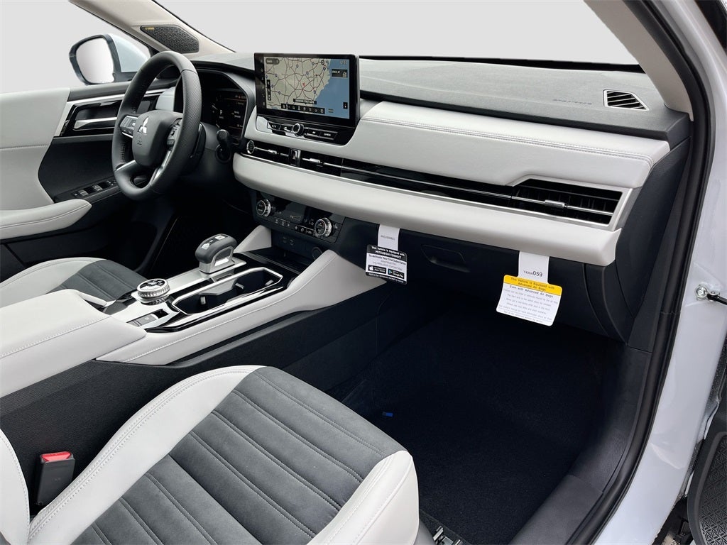 2025 Mitsubishi Outlander SE Tech Package