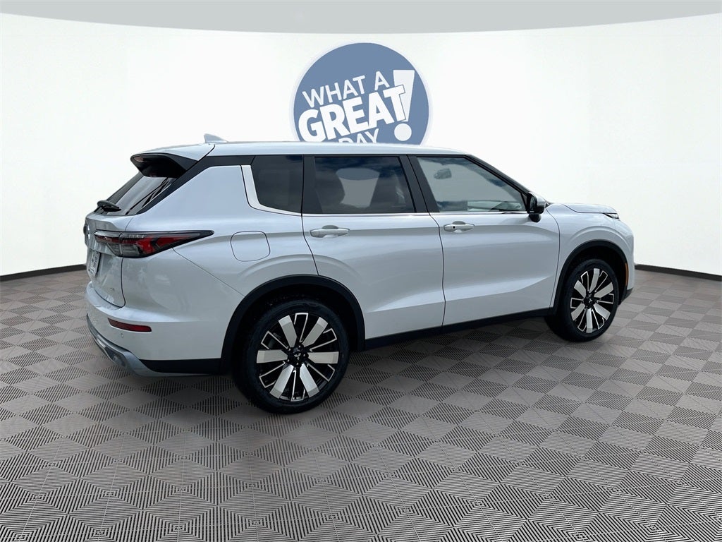 2025 Mitsubishi Outlander SE Tech Package