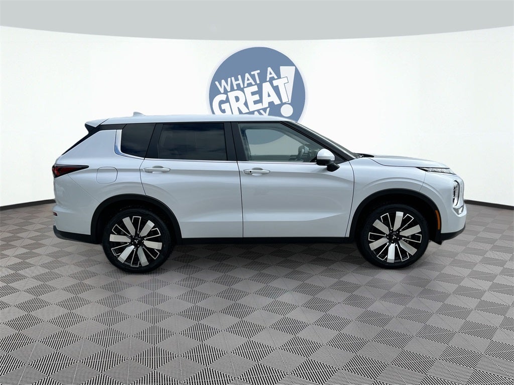 2025 Mitsubishi Outlander SE Tech Package