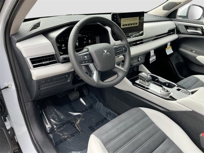2025 Mitsubishi Outlander SE Tech Package