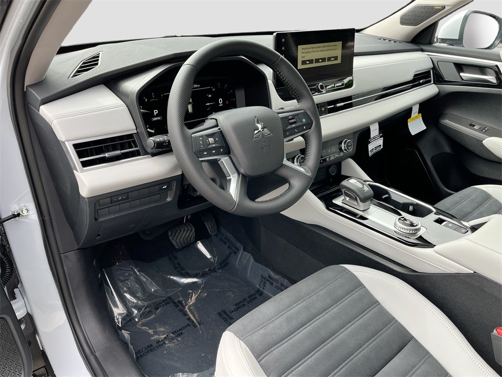 2025 Mitsubishi Outlander SE Tech Package