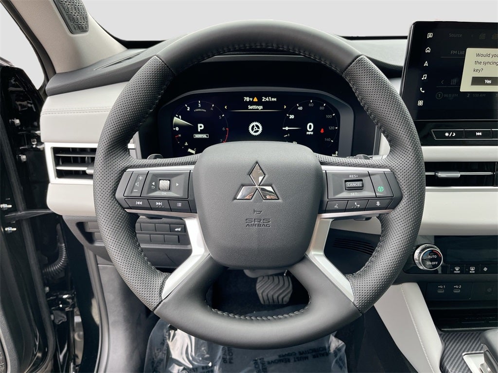 2025 Mitsubishi Outlander SE Tech Package