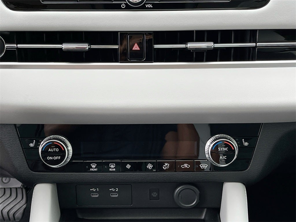 2025 Mitsubishi Outlander SE Tech Package