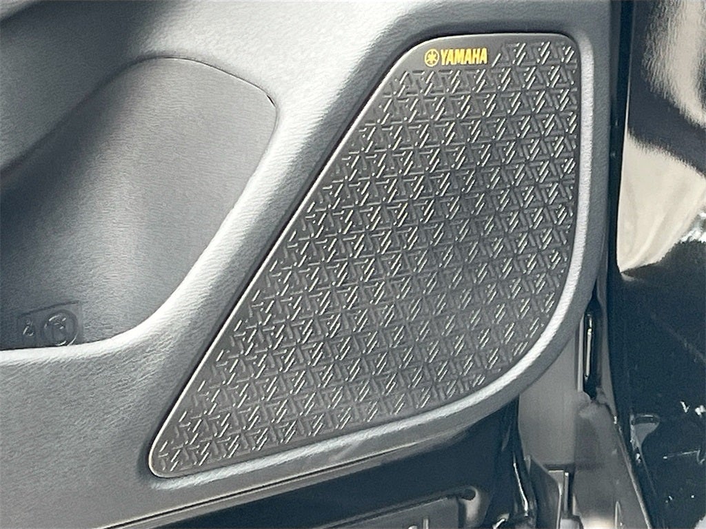 2025 Mitsubishi Outlander SE Tech Package